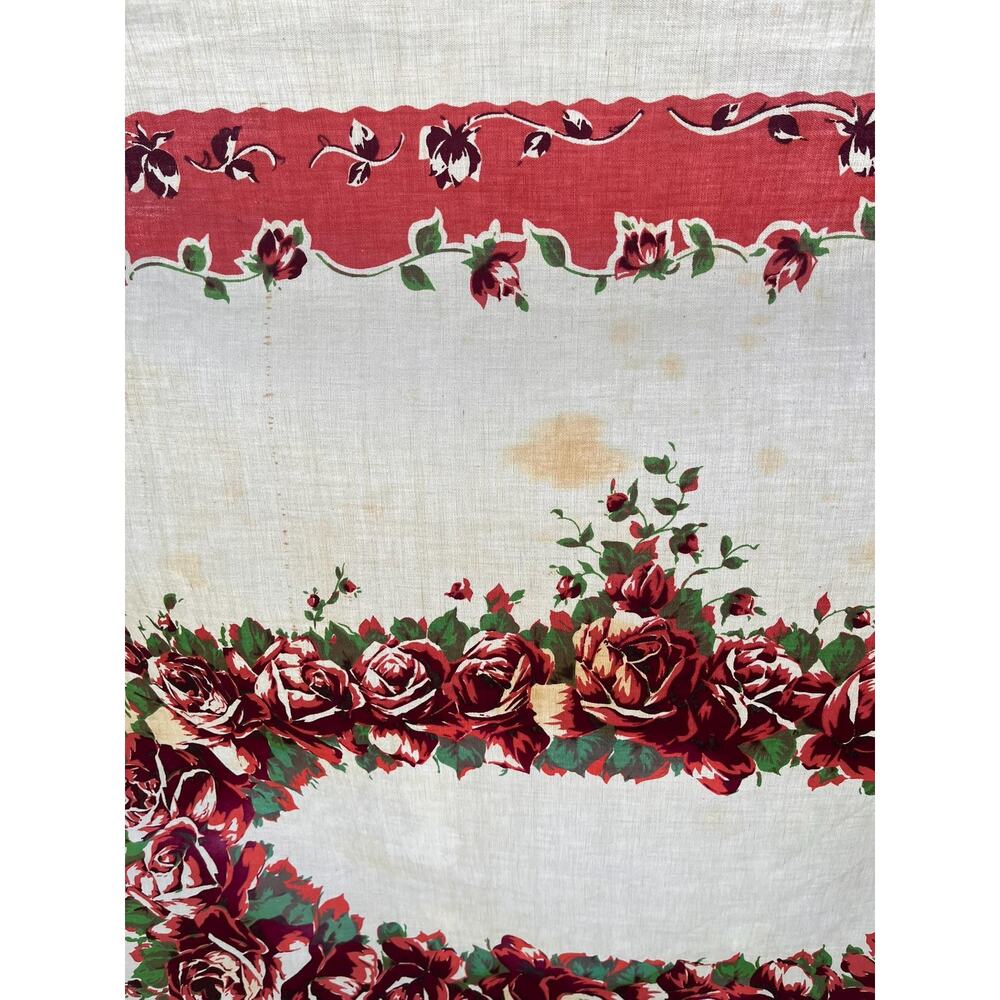 Vintage Tablecloth with Red Roses Pattern - Picture 2 of 11